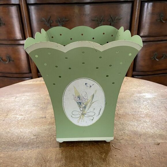 Vintage toleware metal footed planter with Lilly of the valley Marjoleim… - Picture 1 of 5